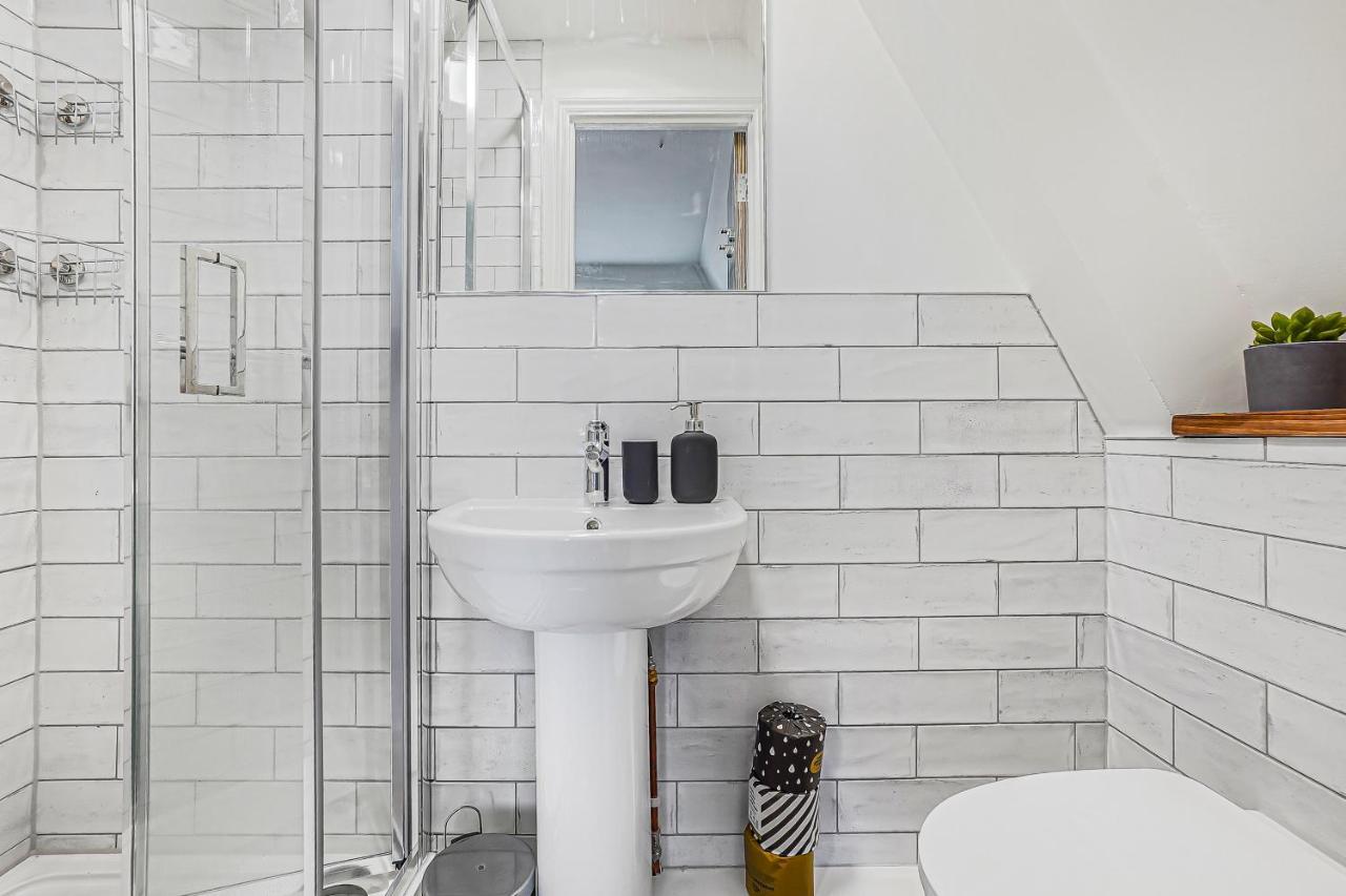 Stylish Eco In With Kitchenettes - Perfect For Contractors And Makers Фолькустоун