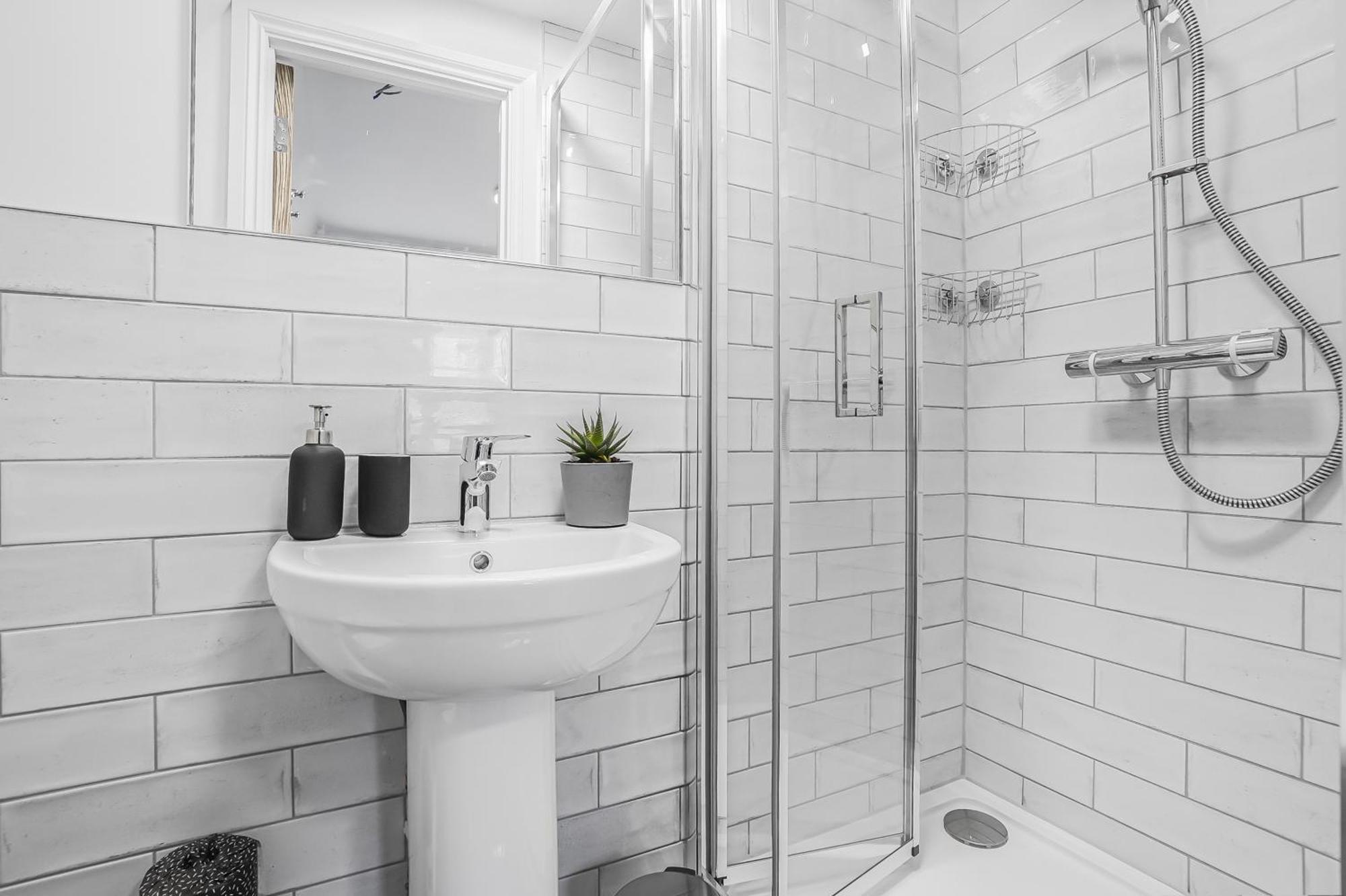 Stylish Eco In With Kitchenettes - Perfect For Contractors And Makers *