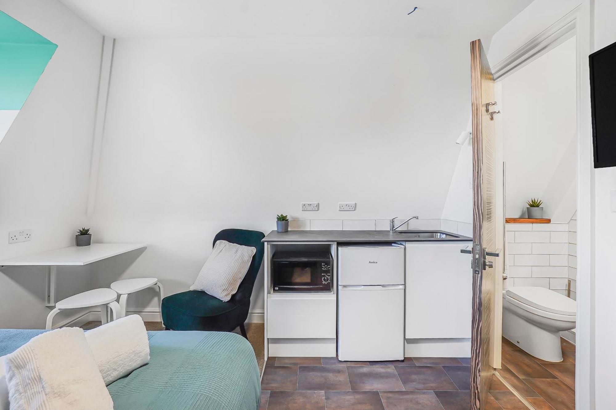 Stylish Eco In With Kitchenettes - Perfect For Contractors And Makers